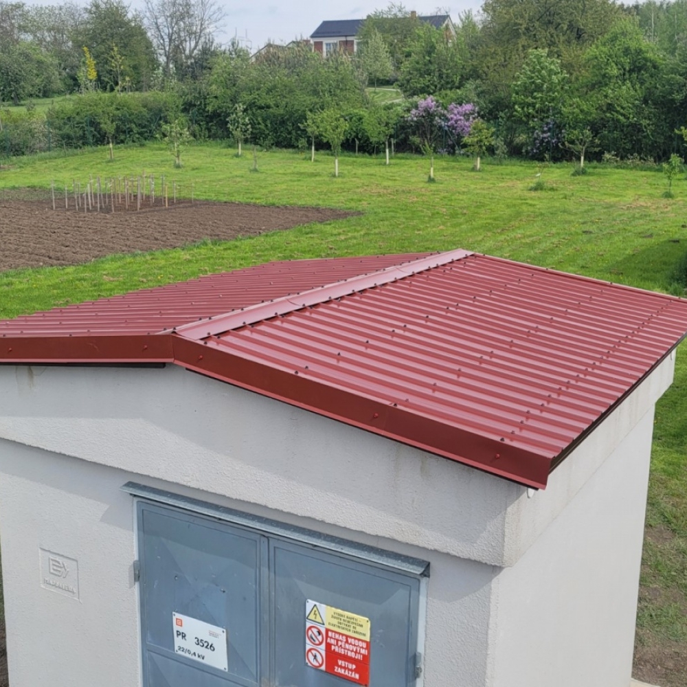 Tučín u čp.62 - oprava střechy na trafostanici PR_3526